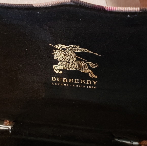 Burberry Unisex Sunglasses. - Picture 4 of 6